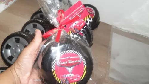 Pote em Formato de Roda Capacidade: 340 ml Tema Carros