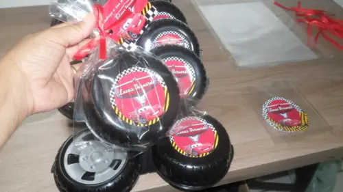 Pote em Formato de Roda Capacidade: 340 ml Tema Carros