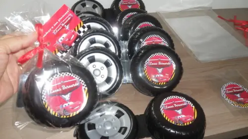 Pote em Formato de Roda Capacidade: 340 ml Tema Carros