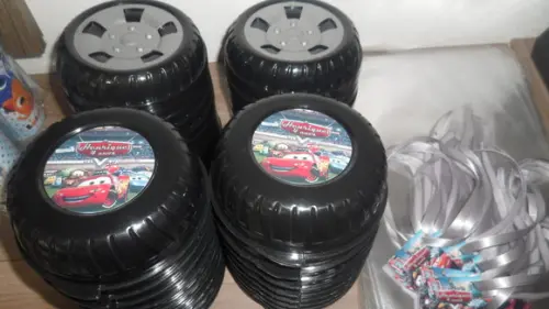 Pote em Formato de Roda Capacidade: 340 ml Tema Carros