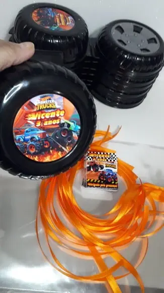 Pote em Formato de Roda Capacidade: 340ml Hot Wheels Monste