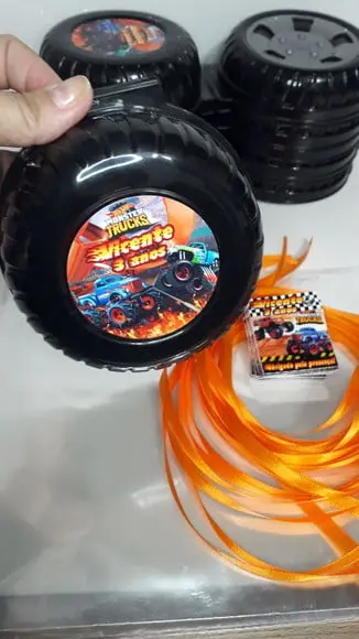 Pote em Formato de Roda Capacidade: 340ml Hot Wheels Monste