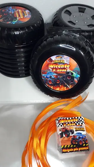 Pote em Formato de Roda Capacidade: 340ml Hot Wheels Monste