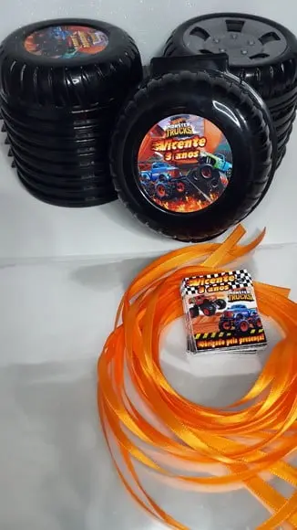 Pote em Formato de Roda Capacidade: 340ml Hot Wheels Monste