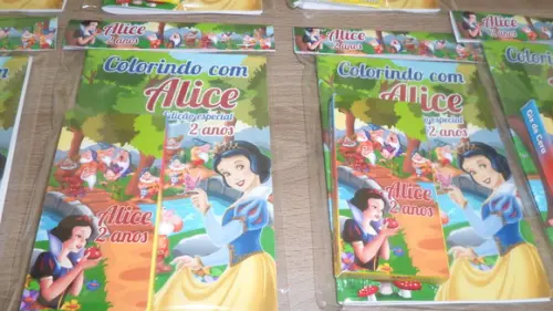 Revistinha com 12 Desenhos para Colorir + Giz Branca de Neve