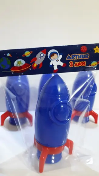 Tubete em Formato de Foguete + Lapela Astronauta
