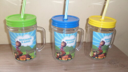 Lembrancinha Menina e o Urso Caneca com Tampa e Canudo 400ml