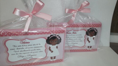 Lembrancinha Dama e Pajem Estojo de Colorir com Desenhos Kit com 46 Peças