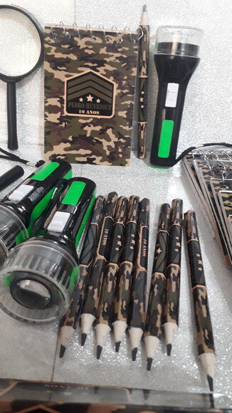 Kit Bloquinho + Mini Lápis + Lanterna + Lupa Exercito