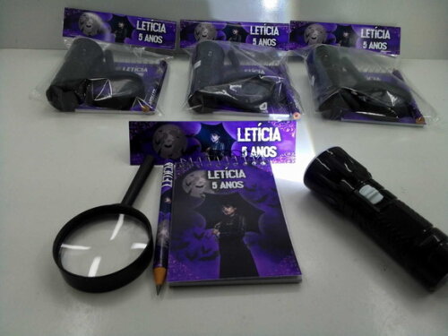 Kit Bloquinho + Mini Lápis + Lanterna + Lupa Tema Wandinha