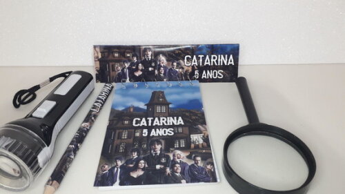 Kit Bloquinho + Mini Lápis + Lanterna + Lupa Tema Wandinha