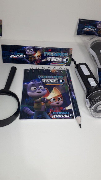 Lembrancinha Misterios Animais Kit Bloquinho + Mini Lápis + Lanterna + Lupa