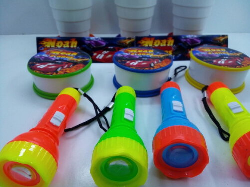 Kit Copo Retratil + Mini Lanterna Hot Wheels