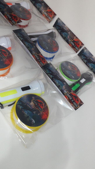 Kit Copo Retratil + Mini Lanterna Personalizado Dinossauro
