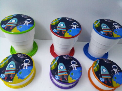 Kit Copo Retratil + Mini Lanterna Tema Astronauta