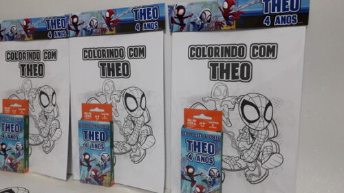 Kit de Desenhos para Colorir com Giz de Cera Aranha Verso