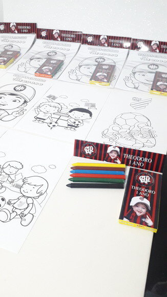 Kit de Desenhos para Colorir com Giz de Cera Futebol