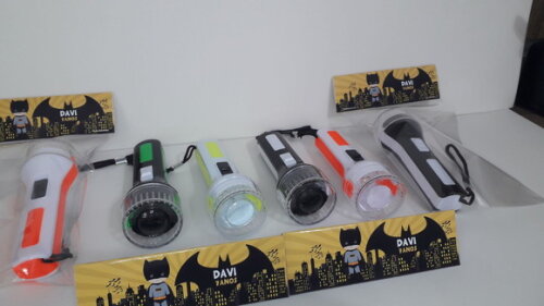 Mini Lanterna de Plástico Sortidas Lapela Tema Batman
