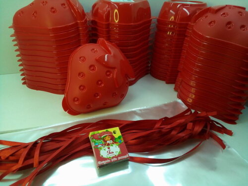 Pote em Formato de Morango + Tag Personalizada+ Fita Cetim