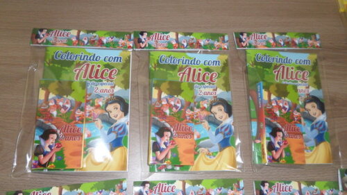 Revistinha com 12 Desenhos para Colorir + Giz Branca de Neve