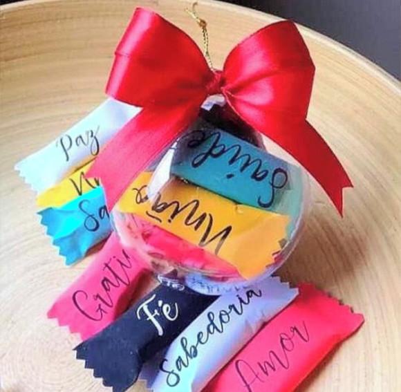 Bolinha Acrílica com 6 Balinhas- Boas Festas