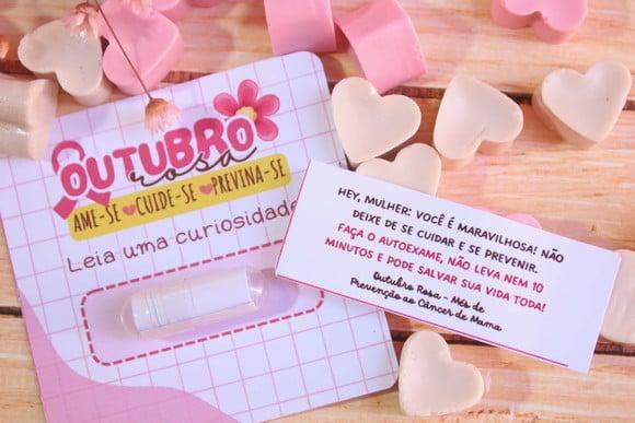 Card + Cápsula com Frase- Outubro Rosa