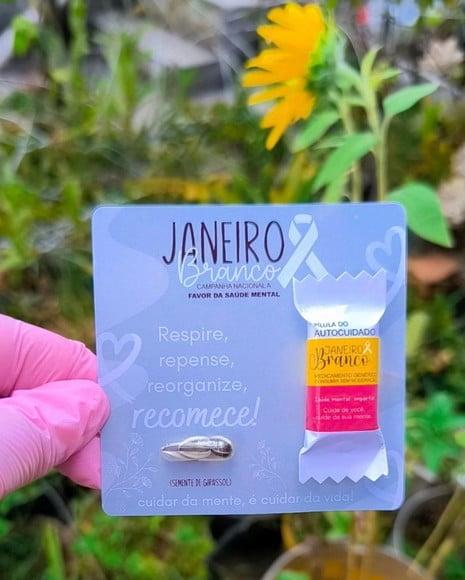 Card com 1 Balinha e Semente de Girassol- Janeiro Branco