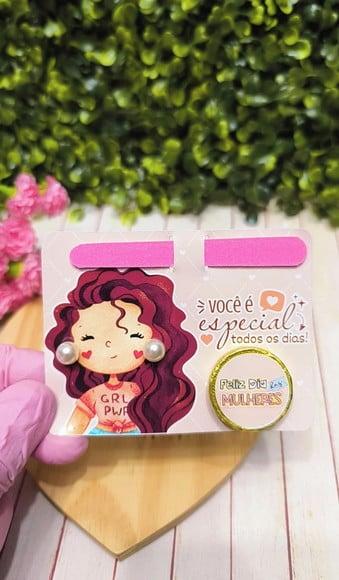 Card com Brinco, Mini Lixa e Moedinha de Chocolate ao Leite