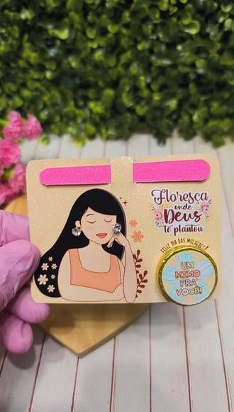 Card com Brinco, Mini Lixa e Moedinha de Chocolate ao Leite