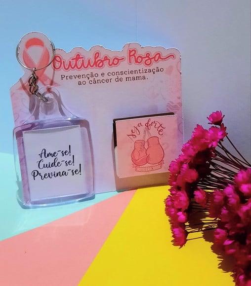 Card com Chocolatinho Cacau Show 5g e Chaveiro- Outubro Rosa