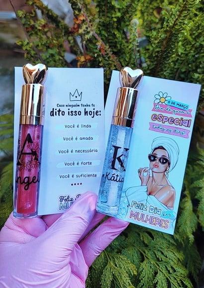 Card com Lipgloss- Dia da Mulher