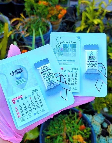 Card com Mini Calendário com Imã e Balinha- Janeiro Branco