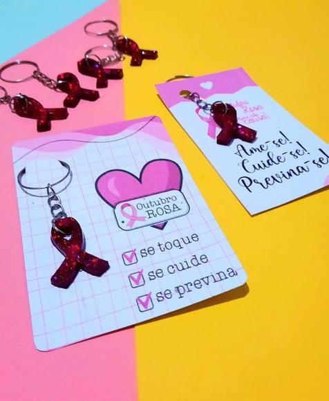 Card com Mini Chaveirinho em Resina- Outubro Rosa