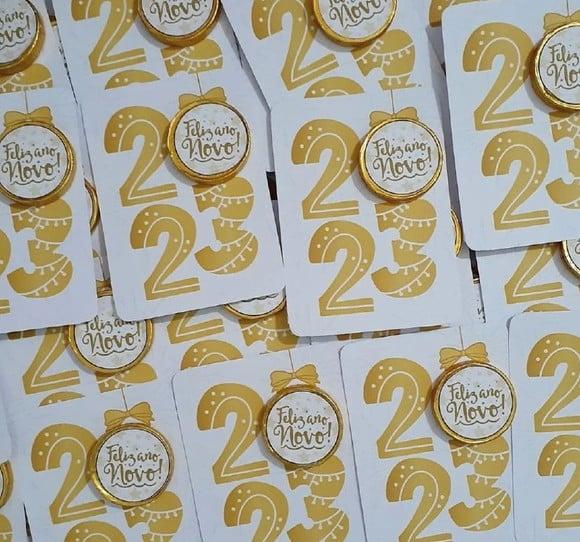 Card com Moedinha de Chocolate ao Leite- Ano Novo 2024