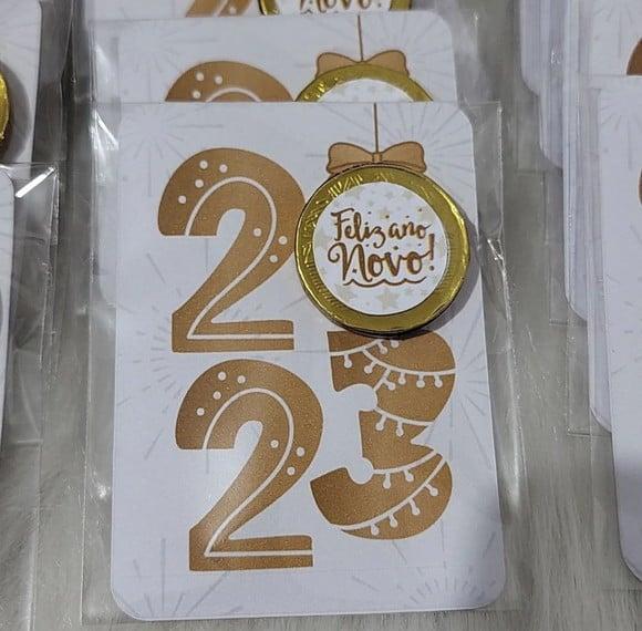 Card com Moedinha de Chocolate ao Leite- Ano Novo 2024