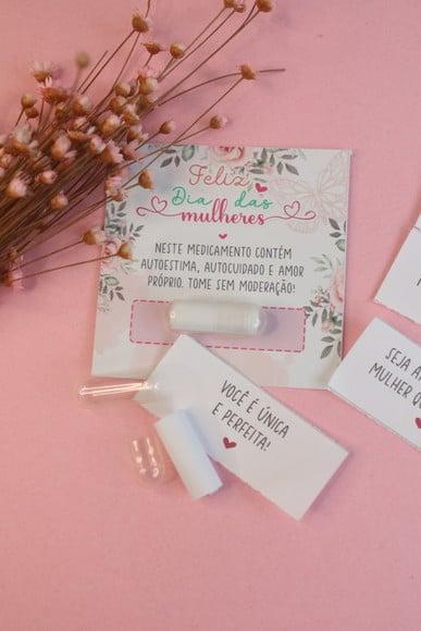 Card com Pílula e Frase- Dia da Mulher