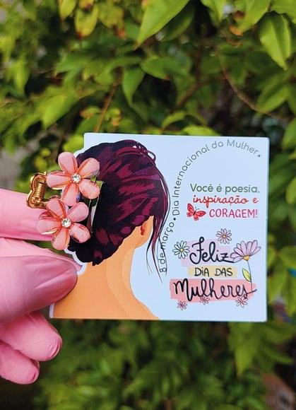 Card com Piranha de Cabelo- Dia da Mulher