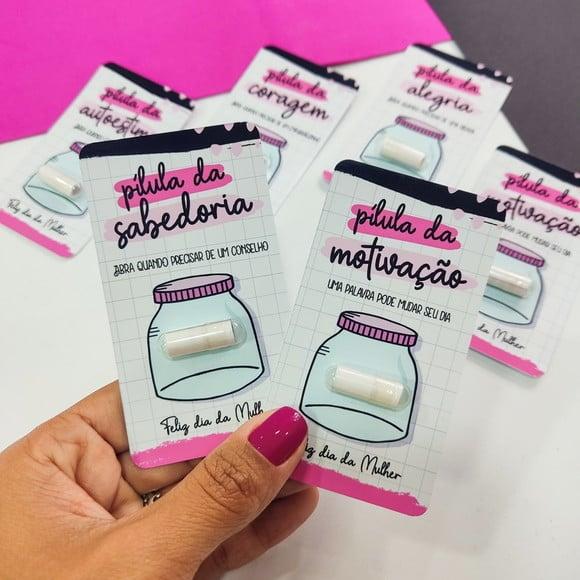 Card e Pílula com Frase- Dia da Mulher