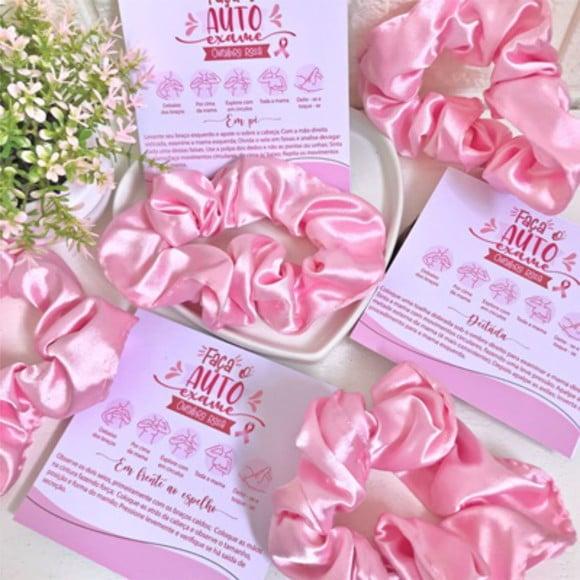 Cartão Auto Exame com Xuxinha Scrunchie- Outubro Rosa