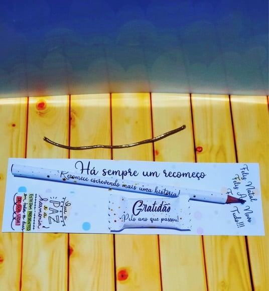 Cartão Com Lápis Ou Caneta E 1 Balinha