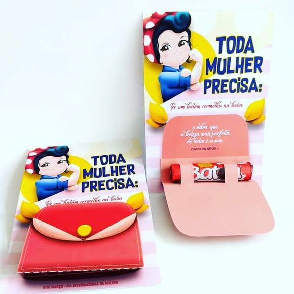 DIA DA MULHER- CARTÃO BOLSINHA COM BATON