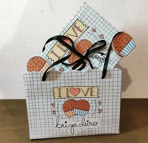 Sacolinha+ Caixinha para 12 Doces- Brigadeiro