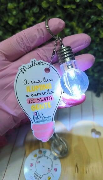 Tag com Chaveirinho Lanterna Luz- Dia da Mulher