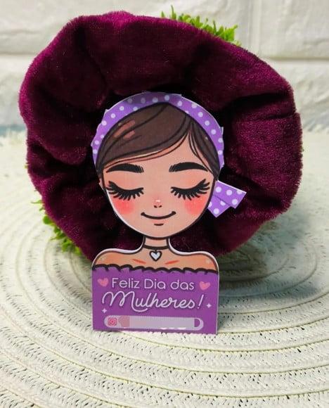 Tag com Xuxinha Scrunchie- Dia da Mulher