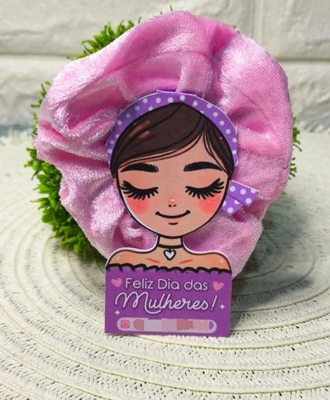 Tag com Xuxinha Scrunchie- Dia da Mulher