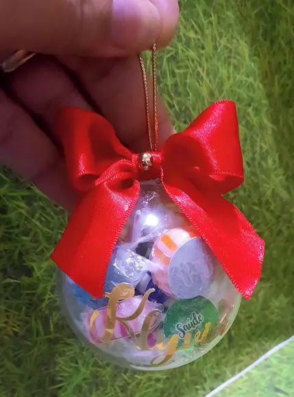 Bolinha com Nome e 10 Balinhas com Desejo de Boas Fes- Natal