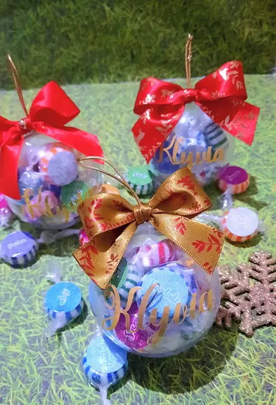 Bolinha com Nome e 10 Balinhas com Desejo de Boas Fes- Natal