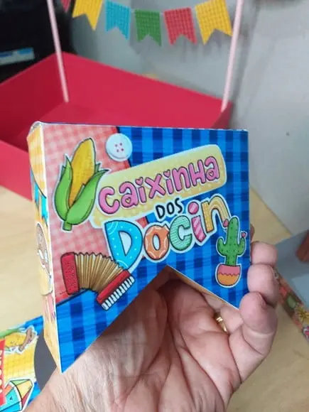 Caixinha com 6 Docinhos- Festa Junina