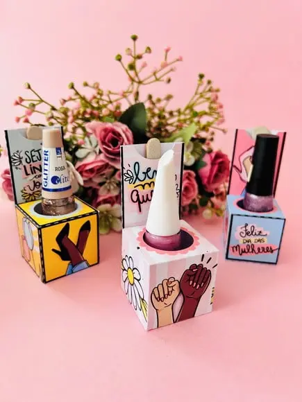 Caixinha com Esmalte e Mini Lixa- Dia das Mulheres