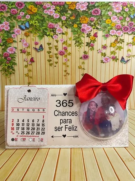 Calendário 2023 com Bola Acrílica com Foto